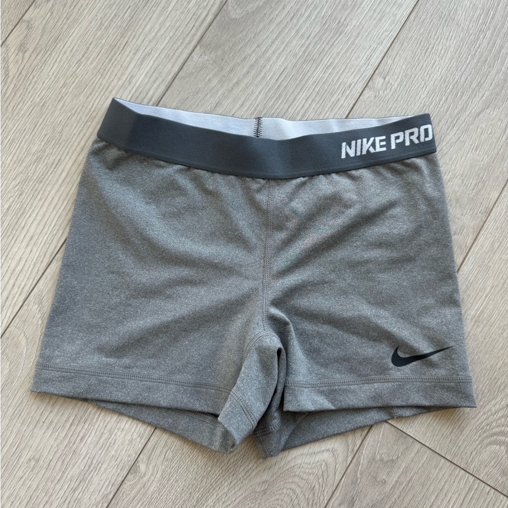 3” Nike Pro Shorts in Grey - Size S in great condition 🩶